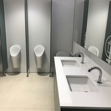 Os urinóis Geberit nas casas de banho do novo terminal de cruzeiros