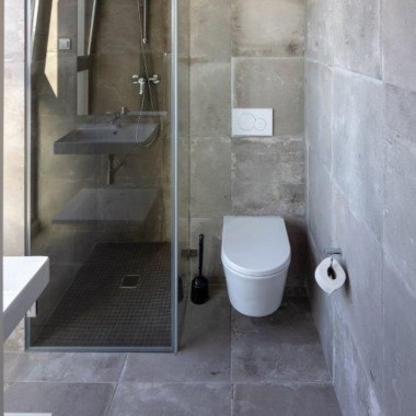 Casa de banho com placa de descarga Geberit Sigma01